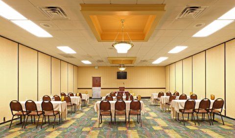 Holiday Inn Jonesboro Konforlar fotoğraf
